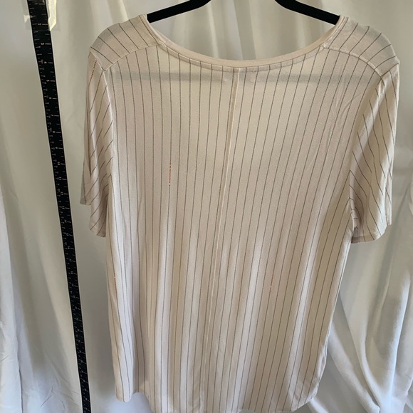 Babaton tshirt. Great material. Comfortable and flattering. - Picture 2 of 6